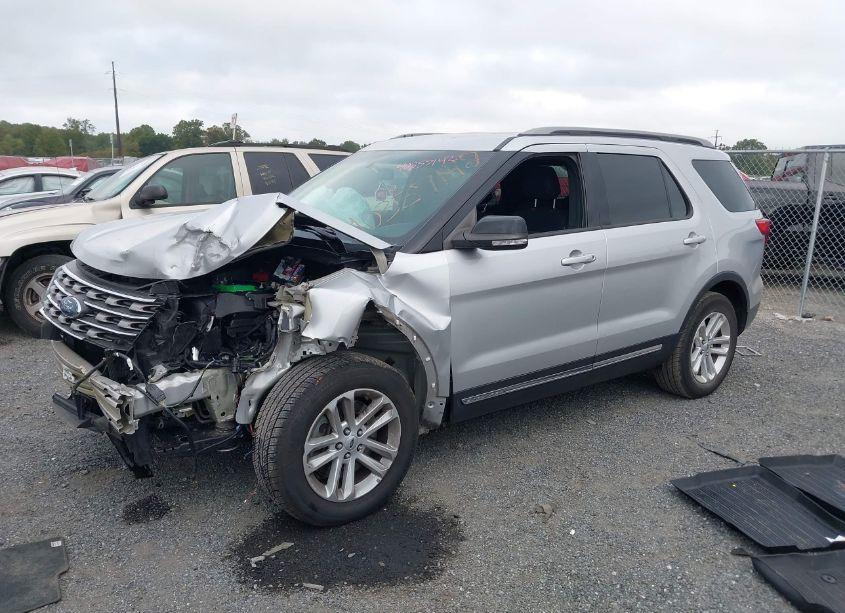 Photo 2 of 2017 Ford Explorer XLT (VIN 1FM5K7D88HGB04369)