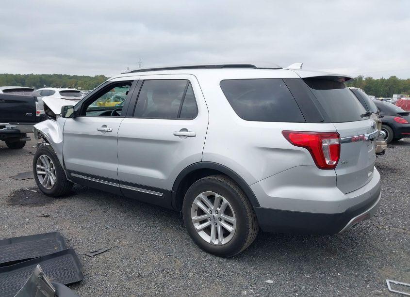 Photo 3 of 2017 Ford Explorer XLT (VIN 1FM5K7D88HGB04369)