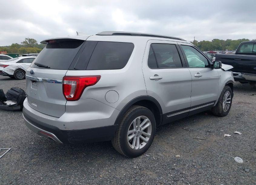 Photo 4 of 2017 Ford Explorer XLT (VIN 1FM5K7D88HGB04369)