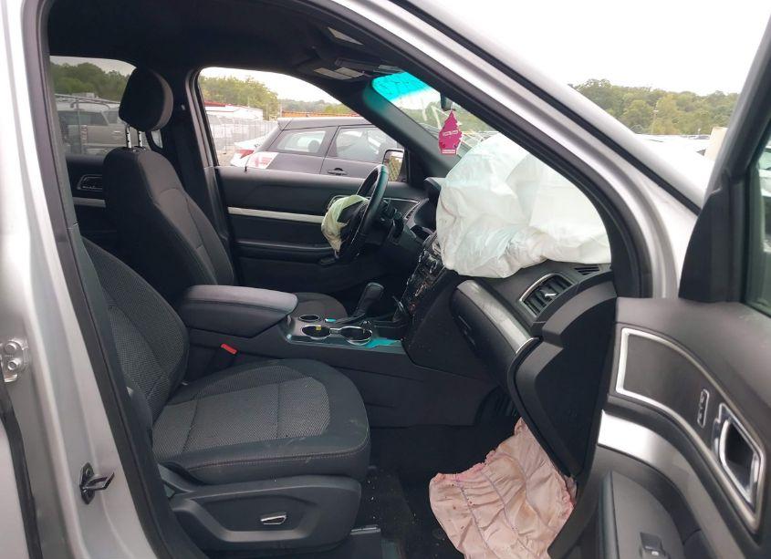 Photo 5 of 2017 Ford Explorer XLT (VIN 1FM5K7D88HGB04369)