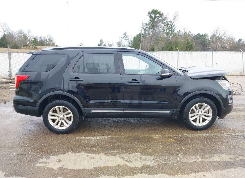 Photo 13 of 2017 Ford Explorer XLT (VIN 1FM5K7D88HGB43608)