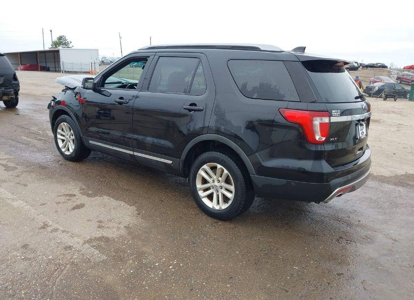 Photo 3 of 2017 Ford Explorer XLT (VIN 1FM5K7D88HGB43608)