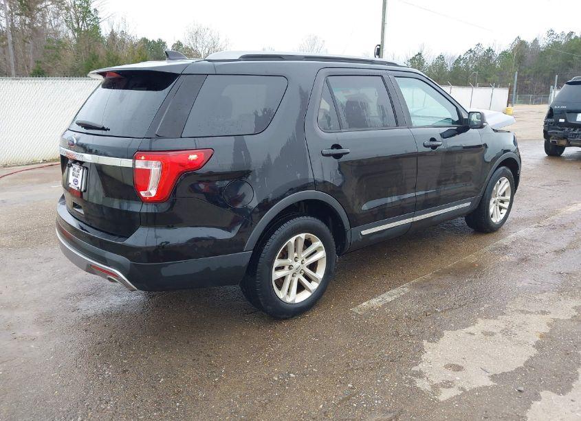 Photo 4 of 2017 Ford Explorer XLT (VIN 1FM5K7D88HGB43608)