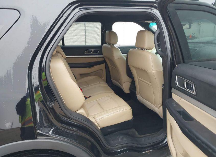 Photo 8 of 2017 Ford Explorer XLT (VIN 1FM5K7D88HGB43608)