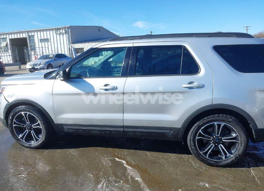 Photo 14 of 2017 Ford Explorer XLT (VIN 1FM5K7D88HGD48250)