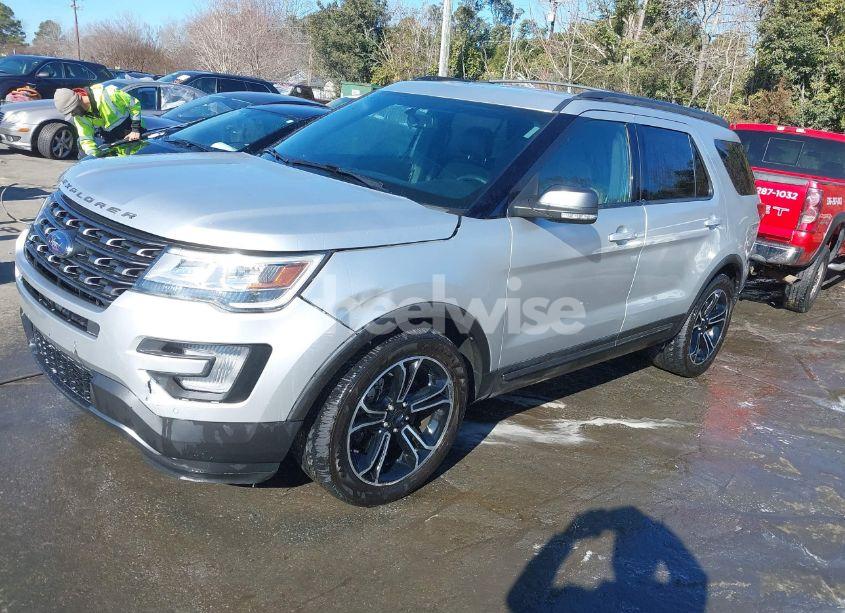 Photo 2 of 2017 Ford Explorer XLT (VIN 1FM5K7D88HGD48250)