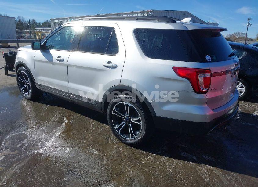 Photo 3 of 2017 Ford Explorer XLT (VIN 1FM5K7D88HGD48250)