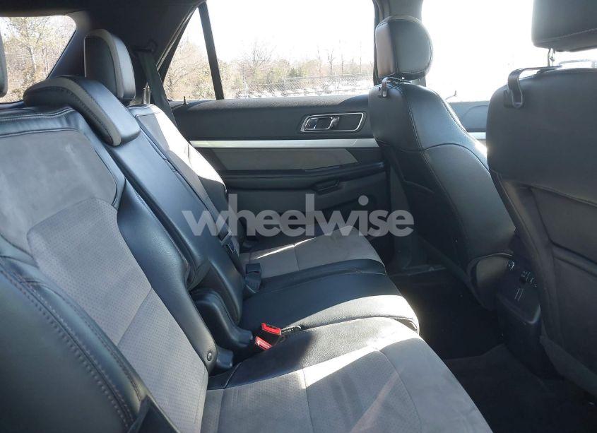 Photo 8 of 2017 Ford Explorer XLT (VIN 1FM5K7D88HGD48250)