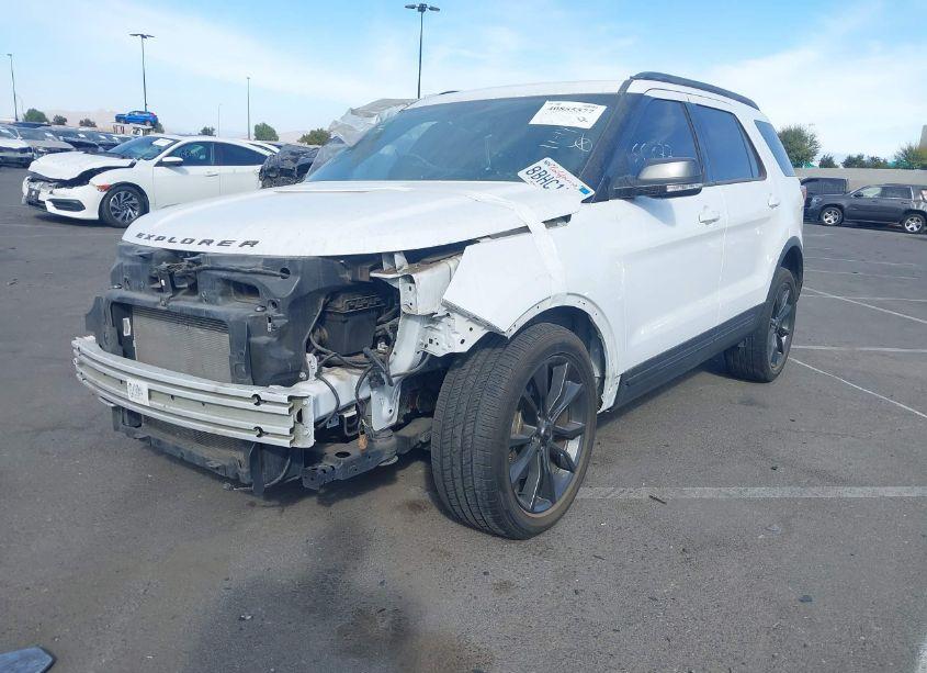 Photo 2 of 2017 Ford Explorer XLT (VIN 1FM5K7D88HGE38935)