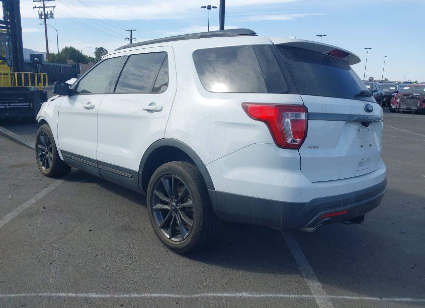 Photo 3 of 2017 Ford Explorer XLT (VIN 1FM5K7D88HGE38935)