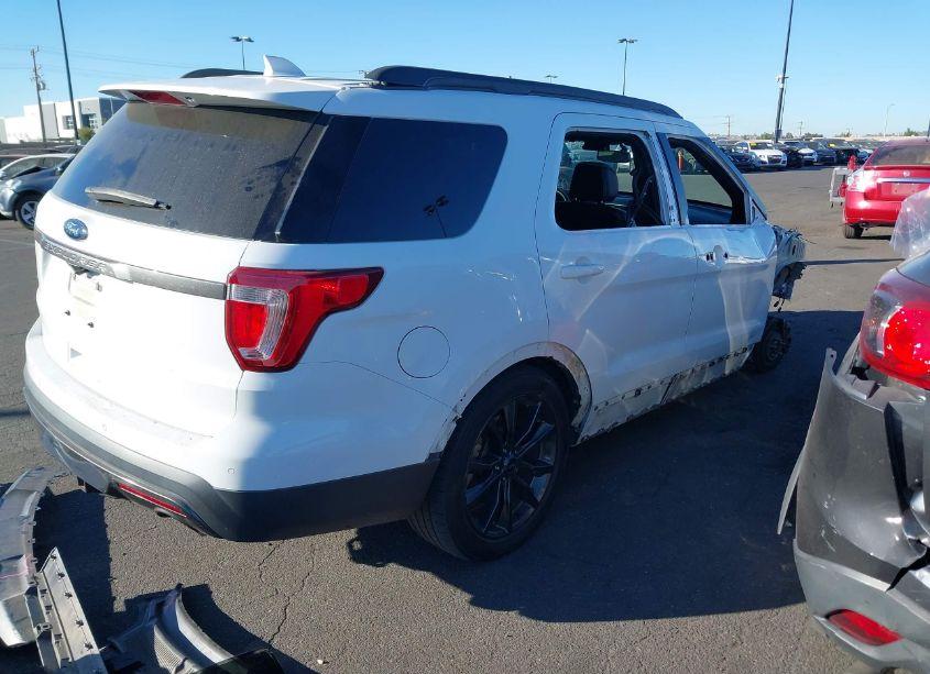 Photo 4 of 2017 Ford Explorer XLT (VIN 1FM5K7D88HGE38935)