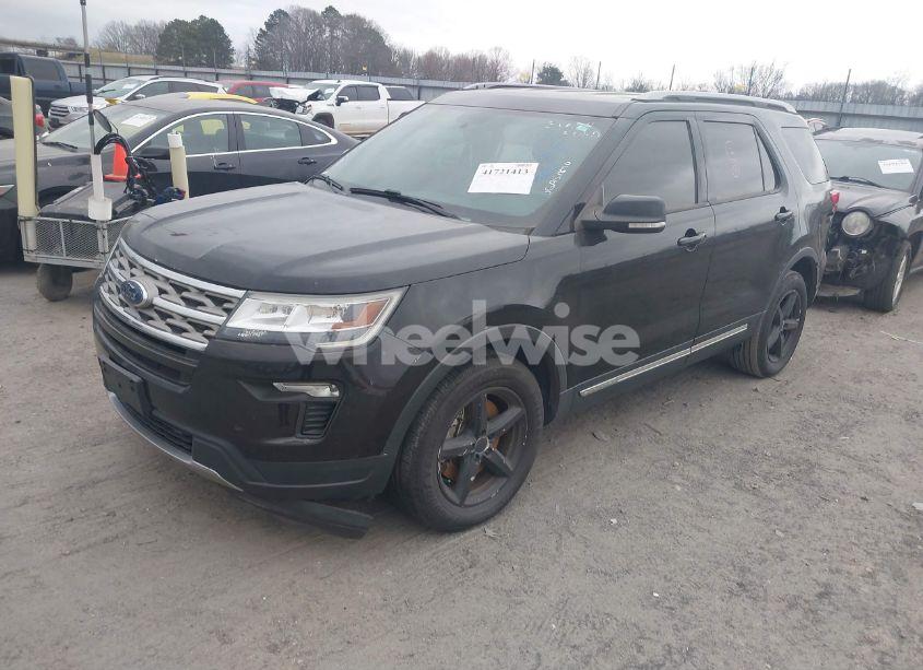 Photo 2 of 2018 Ford Explorer XLT (VIN 1FM5K7D88JGA51890)