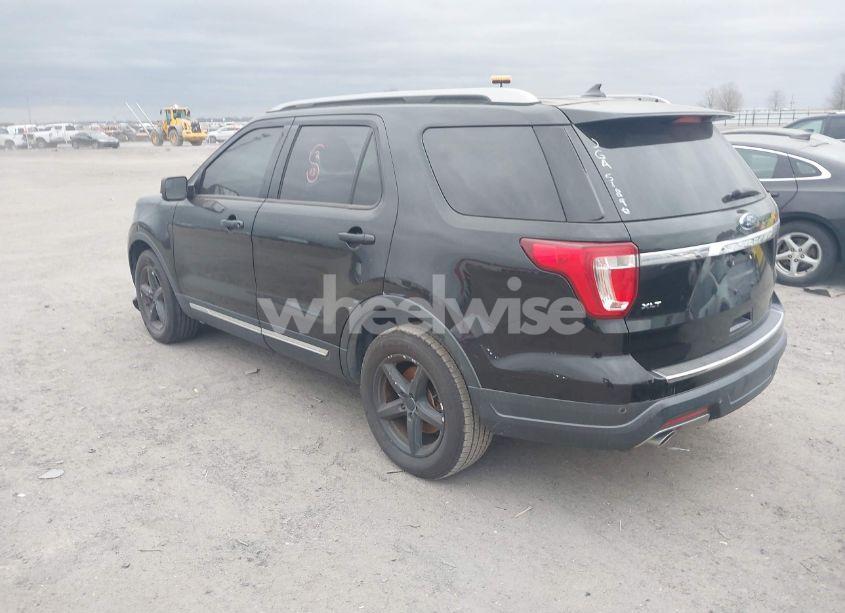Photo 3 of 2018 Ford Explorer XLT (VIN 1FM5K7D88JGA51890)