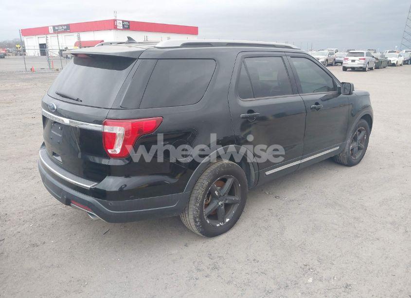 Photo 4 of 2018 Ford Explorer XLT (VIN 1FM5K7D88JGA51890)
