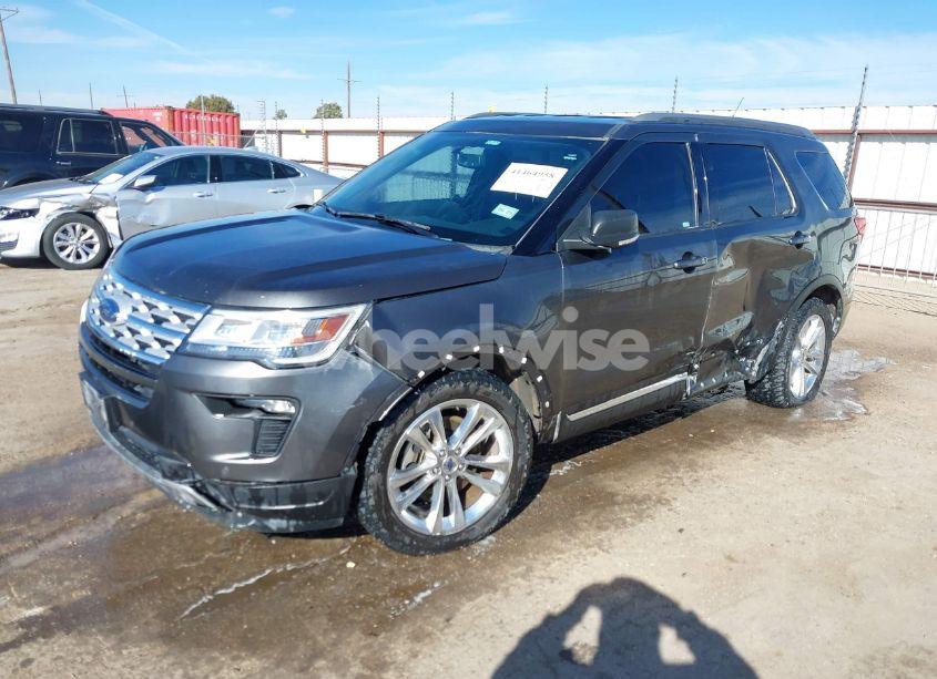 Photo 2 of 2019 Ford Explorer XLT (VIN 1FM5K7D88KGA87807)