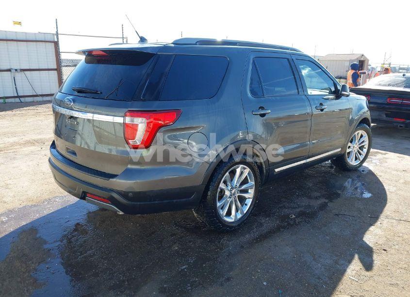 Photo 4 of 2019 Ford Explorer XLT (VIN 1FM5K7D88KGA87807)