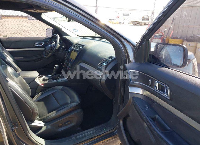 Photo 5 of 2019 Ford Explorer XLT (VIN 1FM5K7D88KGA87807)