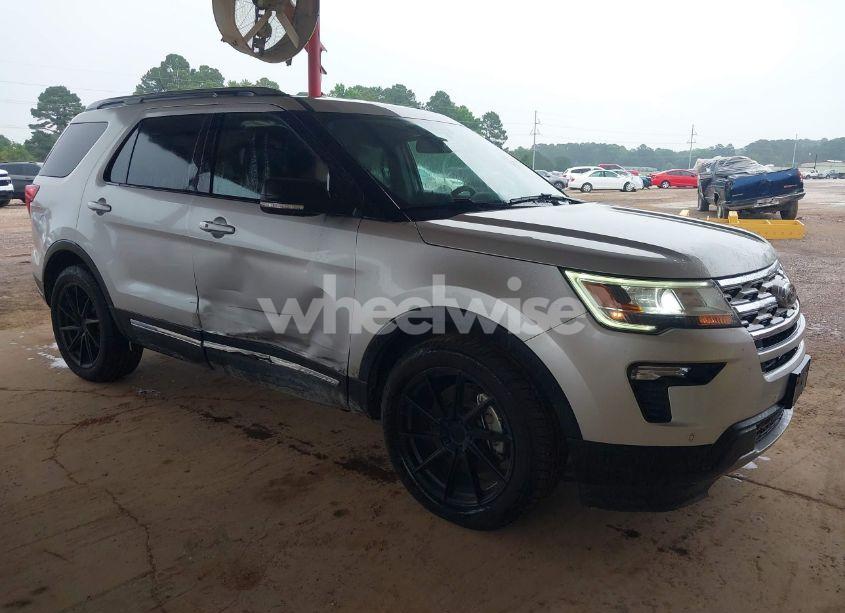 2019 Ford Explorer XLT (VIN 1FM5K7D88KGA88469) main photo
