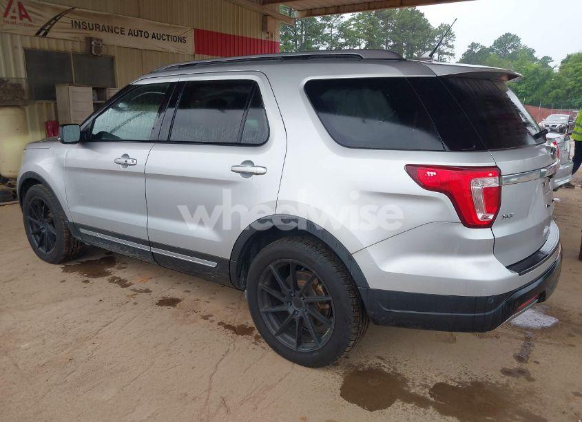 Photo 3 of 2019 Ford Explorer XLT (VIN 1FM5K7D88KGA88469)