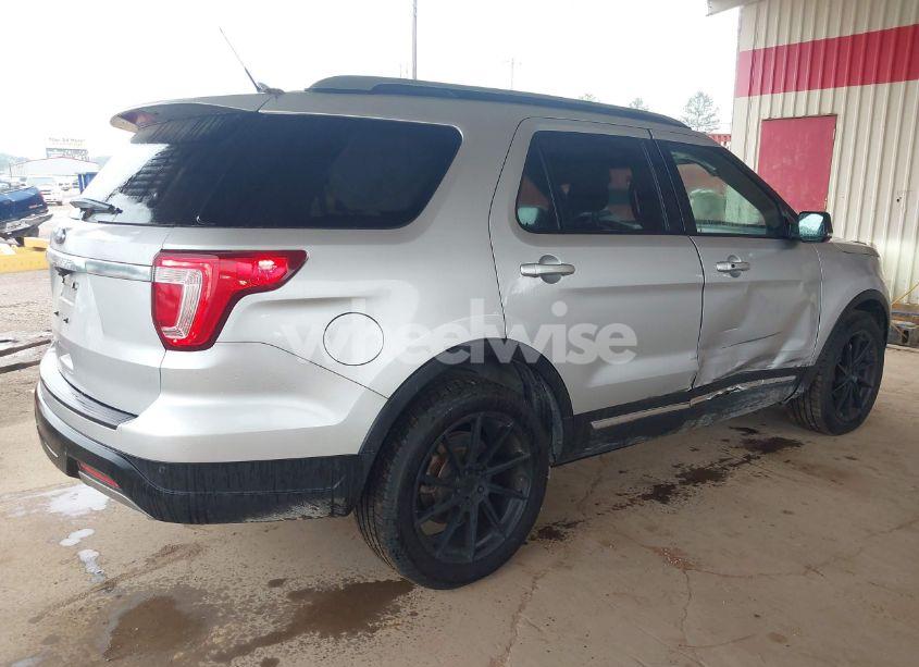 Photo 4 of 2019 Ford Explorer XLT (VIN 1FM5K7D88KGA88469)