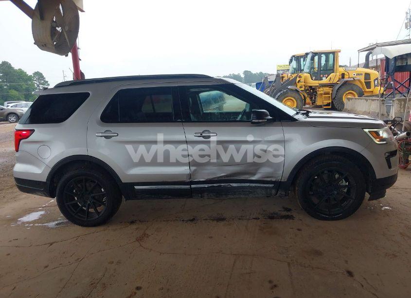 Photo 6 of 2019 Ford Explorer XLT (VIN 1FM5K7D88KGA88469)