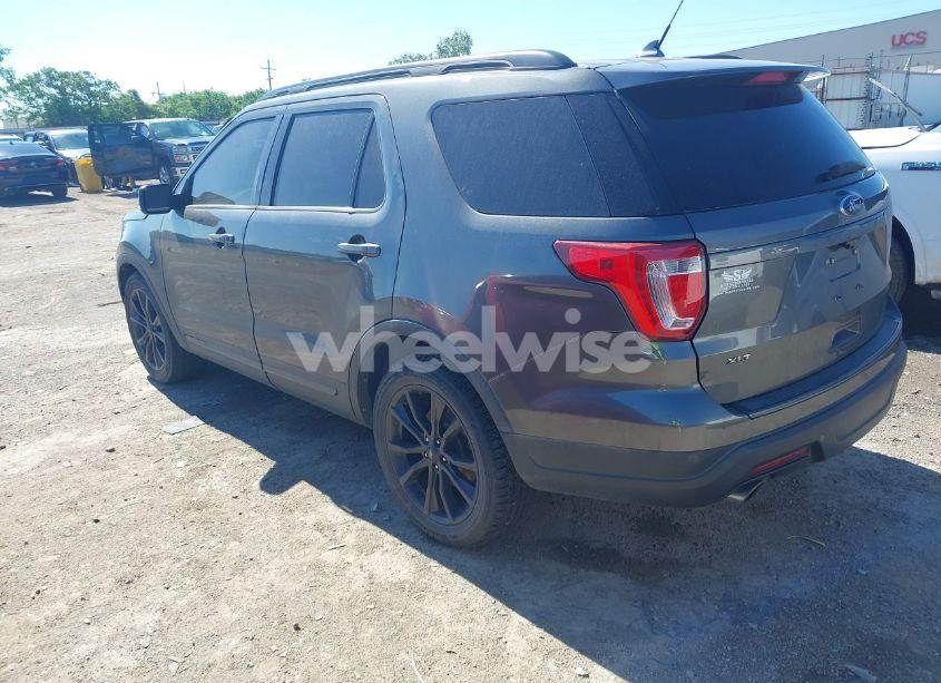 Photo 3 of 2019 Ford Explorer XLT (VIN 1FM5K7D88KGA88682)