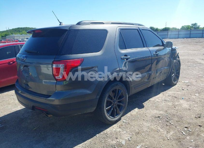 Photo 4 of 2019 Ford Explorer XLT (VIN 1FM5K7D88KGA88682)