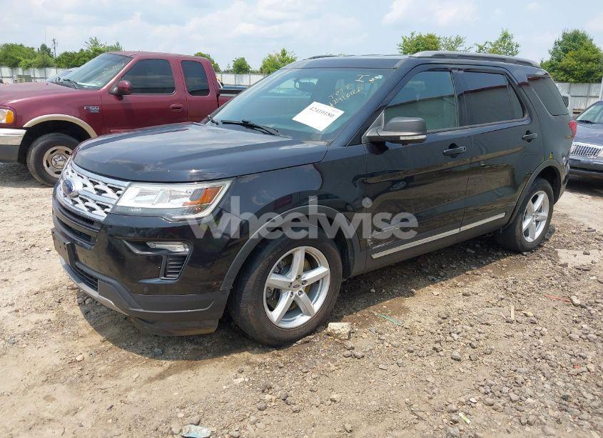 Photo 2 of 2019 Ford Explorer XLT (VIN 1FM5K7D88KGA92134)