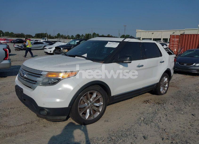 Photo 2 of 2014 Ford Explorer XLT (VIN 1FM5K7D89EGA23215)