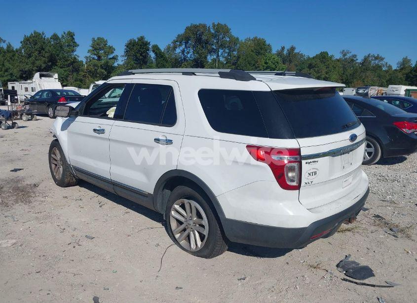 Photo 3 of 2015 Ford Explorer XLT (VIN 1FM5K7D89FGB69079)