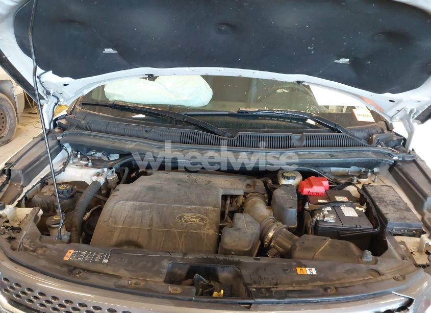 Photo 10 of 2015 Ford Explorer XLT (VIN 1FM5K7D89FGC05157)