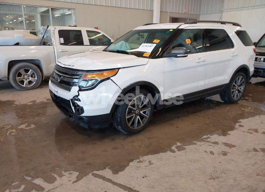 Photo 2 of 2015 Ford Explorer XLT (VIN 1FM5K7D89FGC05157)
