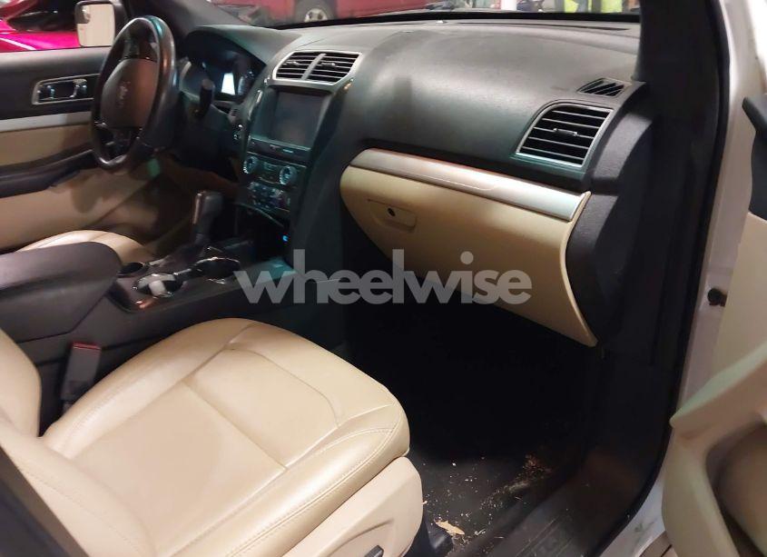 Photo 5 of 2016 Ford Explorer XLT (VIN 1FM5K7D89GGA93414)