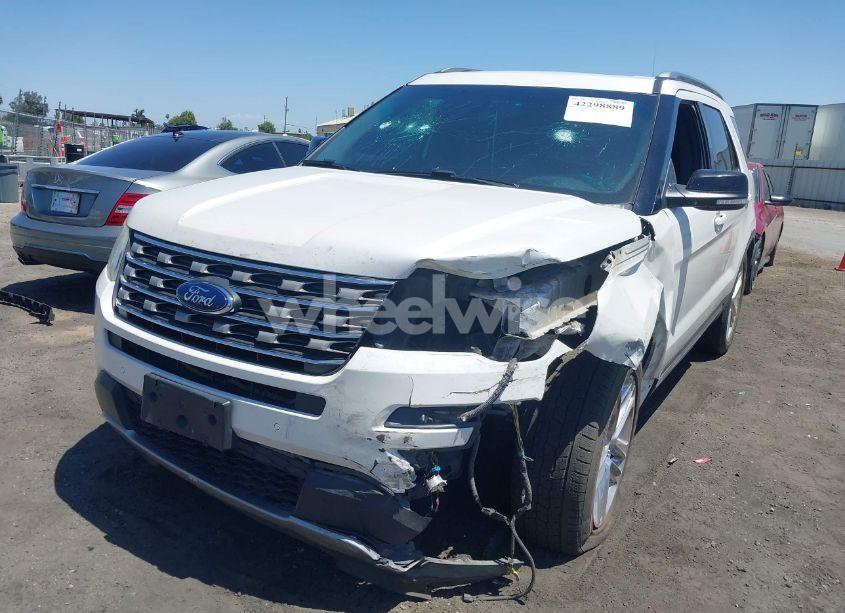 Photo 2 of 2016 Ford Explorer XLT (VIN 1FM5K7D89GGB72792)