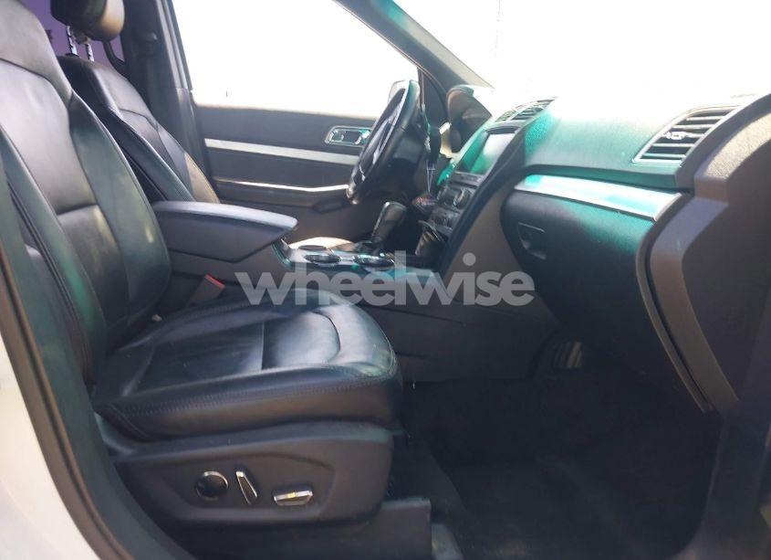 Photo 5 of 2016 Ford Explorer XLT (VIN 1FM5K7D89GGB72792)