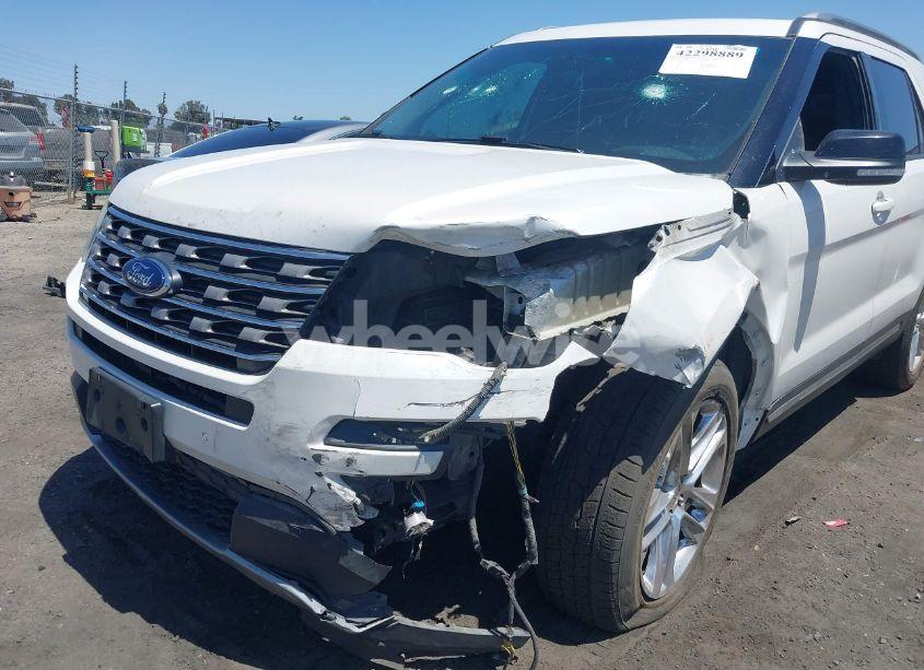 Photo 6 of 2016 Ford Explorer XLT (VIN 1FM5K7D89GGB72792)