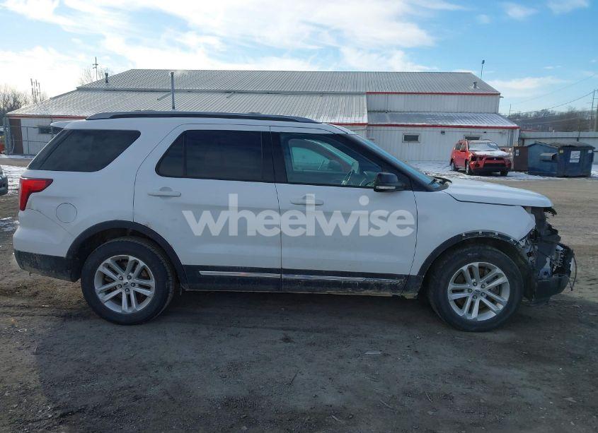 Photo 13 of 2016 Ford Explorer XLT (VIN 1FM5K7D89GGC55350)