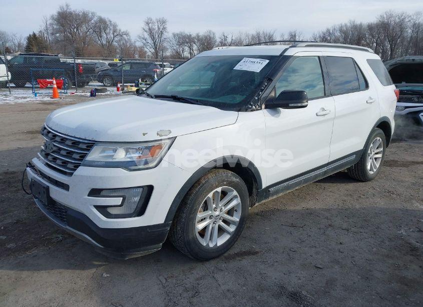 Photo 2 of 2016 Ford Explorer XLT (VIN 1FM5K7D89GGC55350)