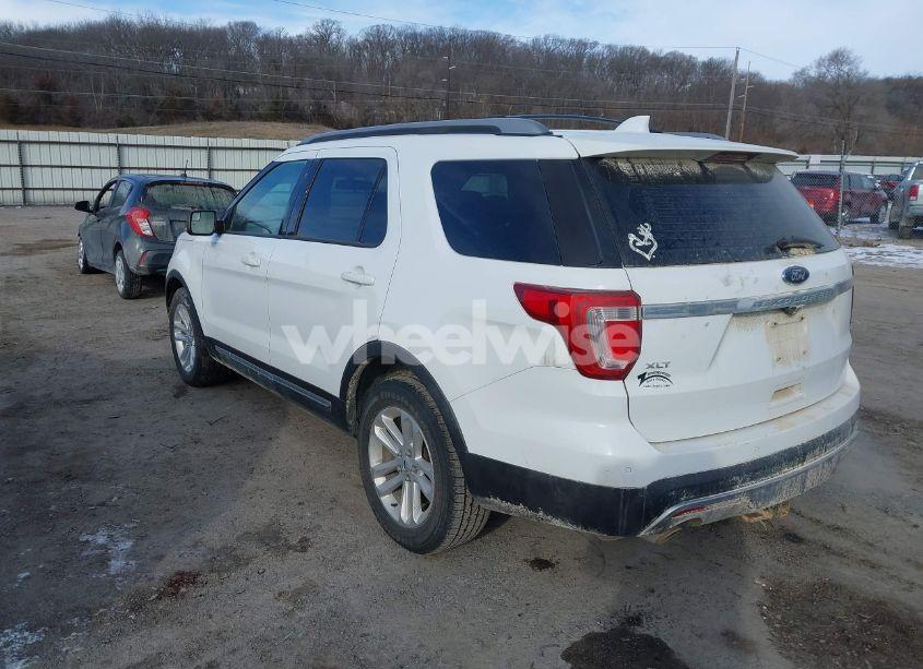 Photo 3 of 2016 Ford Explorer XLT (VIN 1FM5K7D89GGC55350)