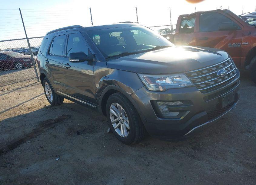 2017 Ford Explorer XLT (VIN 1FM5K7D89HGA68711) main photo