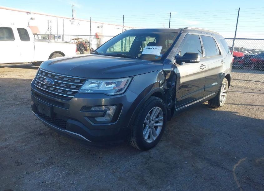 Photo 2 of 2017 Ford Explorer XLT (VIN 1FM5K7D89HGA68711)