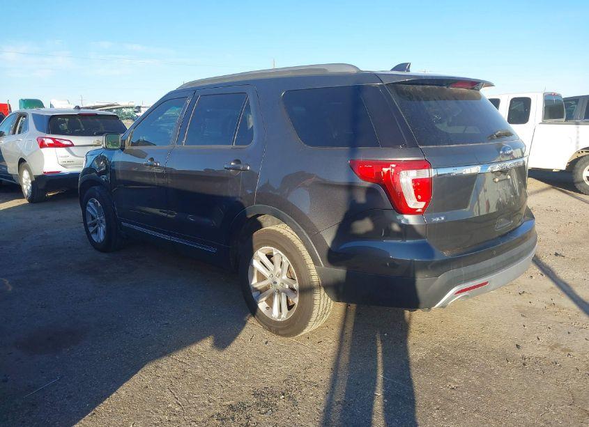 Photo 3 of 2017 Ford Explorer XLT (VIN 1FM5K7D89HGA68711)