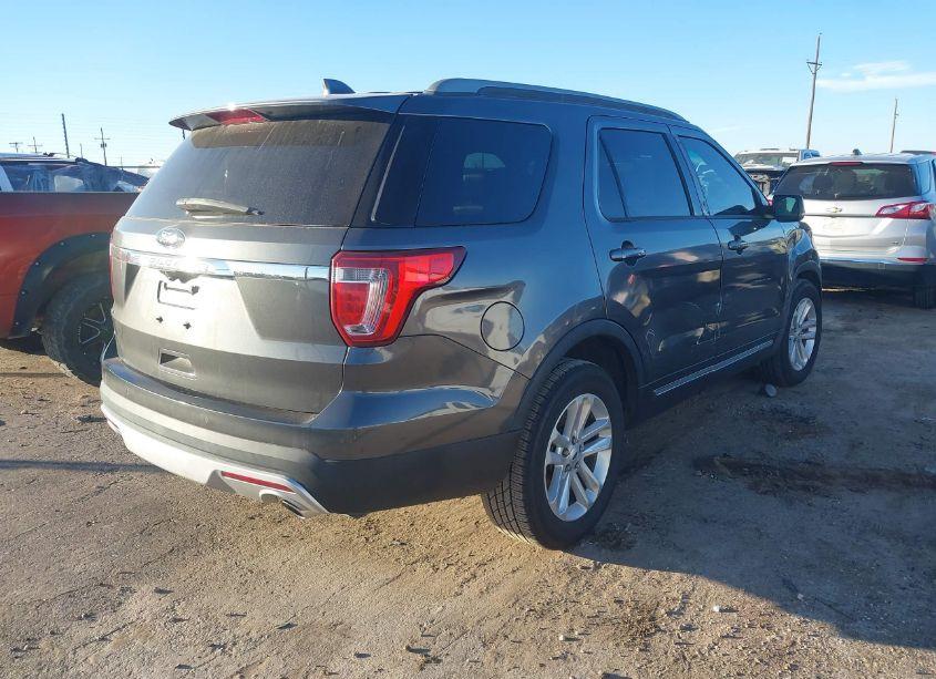 Photo 4 of 2017 Ford Explorer XLT (VIN 1FM5K7D89HGA68711)