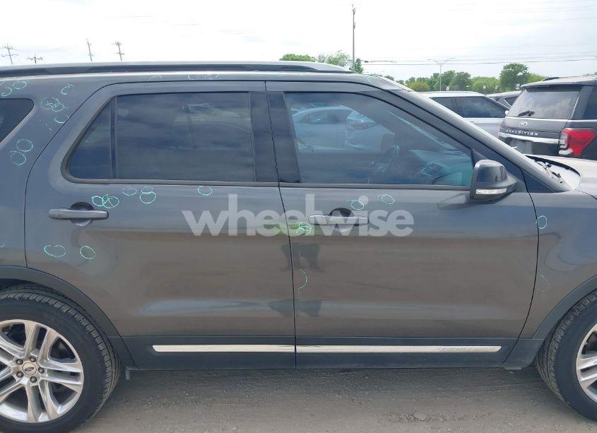 Photo 13 of 2017 Ford Explorer XLT (VIN 1FM5K7D89HGB14070)