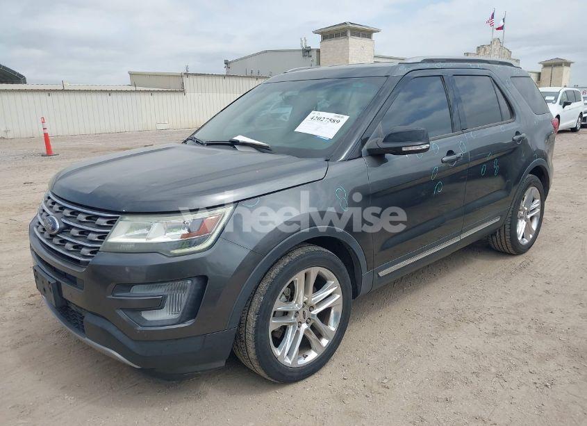 Photo 2 of 2017 Ford Explorer XLT (VIN 1FM5K7D89HGB14070)