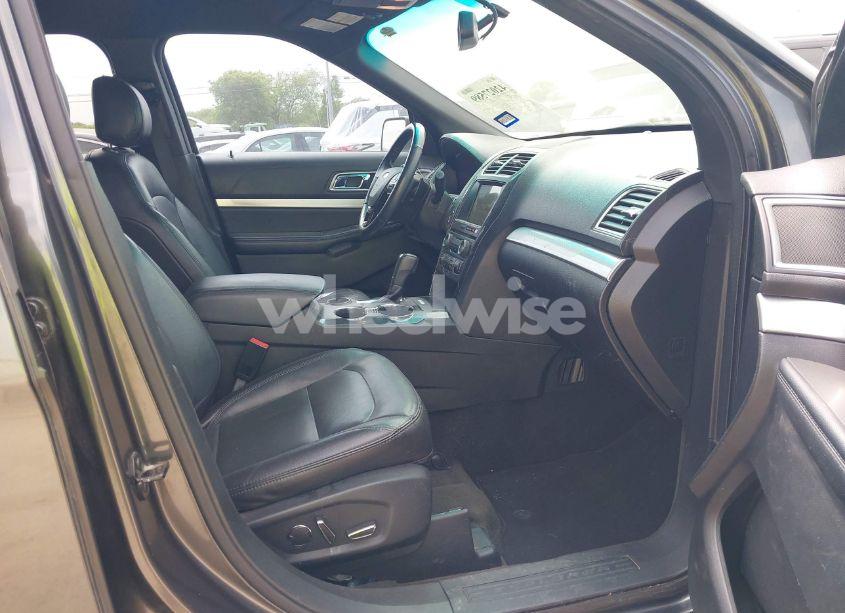 Photo 5 of 2017 Ford Explorer XLT (VIN 1FM5K7D89HGB14070)