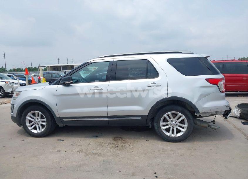 Photo 14 of 2017 Ford Explorer XLT (VIN 1FM5K7D89HGB79520)