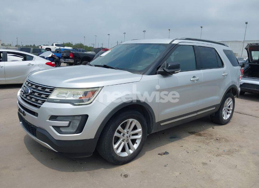 Photo 2 of 2017 Ford Explorer XLT (VIN 1FM5K7D89HGB79520)