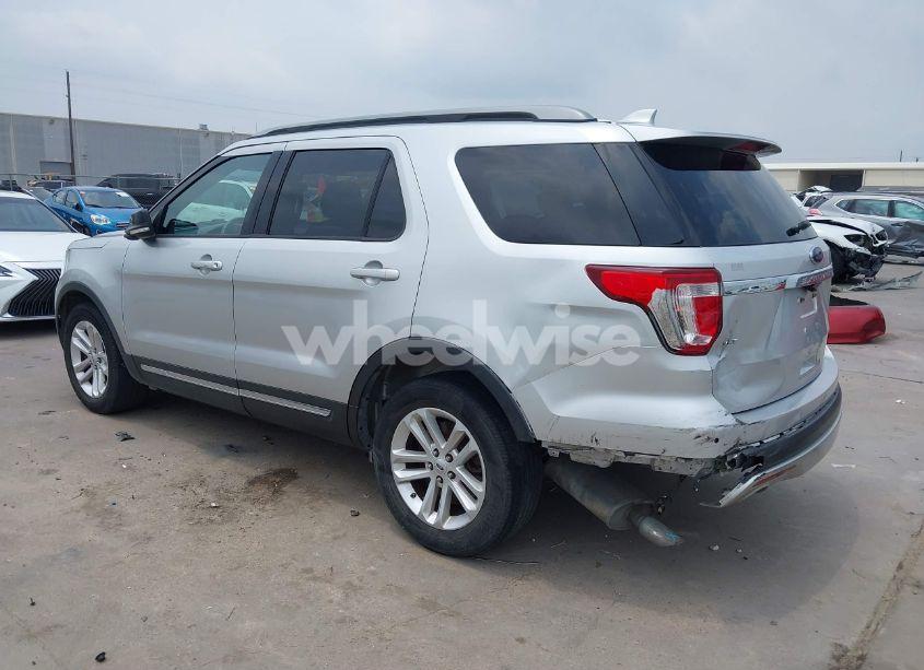 Photo 3 of 2017 Ford Explorer XLT (VIN 1FM5K7D89HGB79520)