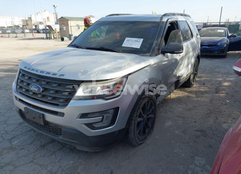 Photo 2 of 2017 Ford Explorer XLT (VIN 1FM5K7D89HGC13147)